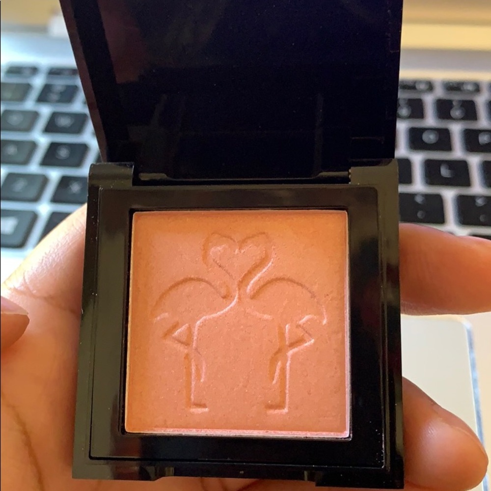 Highlighter/illuminator in color guava glow